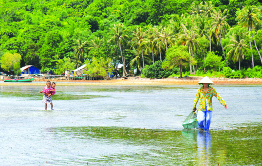 Đi bộ trên biển ở “Tiểu Hạ Long phương Nam”