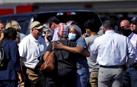 14 người thương vong sau vụ xả súng vào tiệm tạp hóa tại Mỹ