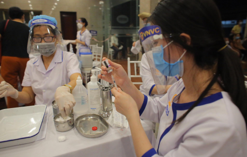 Bộ Y tế đang xây dựng hướng dẫn tiêm vắc xin COVID-19 cho trẻ em