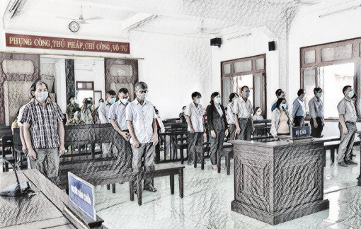 Xét xử sơ thẩm 18 bị cáo trong vụ lộ đề thi công chức ở Phú Yên
