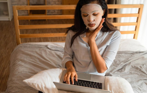 5 vấn đề phổ biến về da khi làm việc tại nhà