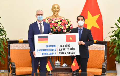 Việt Nam tiếp nhận 2,6 triệu liều vắc xin ngừa COVID-19 từ Chính phủ Đức