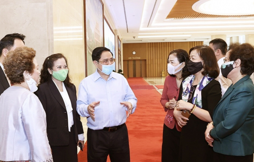 Kiểm soát hiệu quả dịch bệnh, phục hồi và phát triển kinh tế