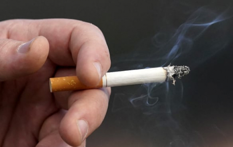 Người hút thuốc lá có khả năng nhập viện và tử vong vì COVID-19 cao hơn 80%