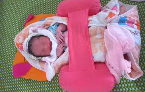 Hàng chục người hiếm muộn xin nhận nuôi bé trai bị bỏ rơi ở Nghệ An