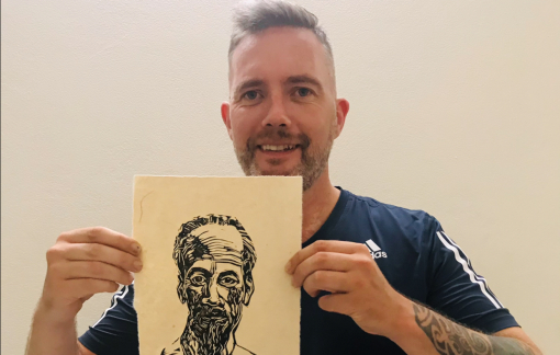 Thầy giáo Anh mang Việt Nam vào tranh in linocut