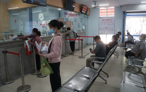 TPHCM: Người dân mừng khi Bệnh viện Quận 7 đã khám bệnh thông thường trở lại