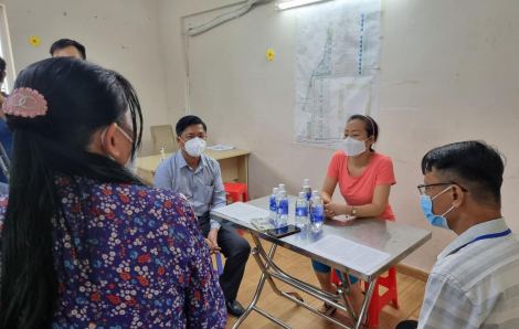 Bí thư phường Vĩnh Phú xin lỗi người phụ nữ bị cưỡng chế đi test COVID-19