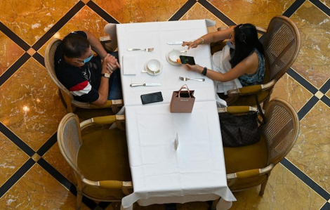 Singapore: Sử dụng thẻ COVID-19 giả để đi ăn nhà hàng, một người Trung Quốc phải ngồi tù