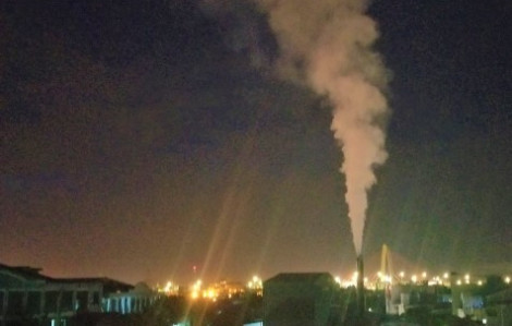 Nhà máy xả khói mù mịt giữa thành phố Đà Nẵng, dân khốn khổ
