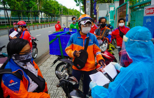 Shipper ở TPHCM chỉ cần tiêm một mũi vắc xin là được hoạt động