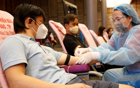 Ngày đầu hoạt động sau nới lỏng giãn cách, nhân viên Phú Mỹ Hưng và cư dân đô thị tích cực tham gia hiến máu tình nguyện