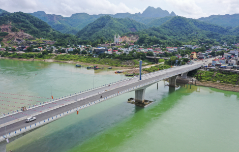 Cầu Hòa Bình 2 trị giá gần 600 tỉ đồng nối đôi bờ sông Đà đã được thông xe