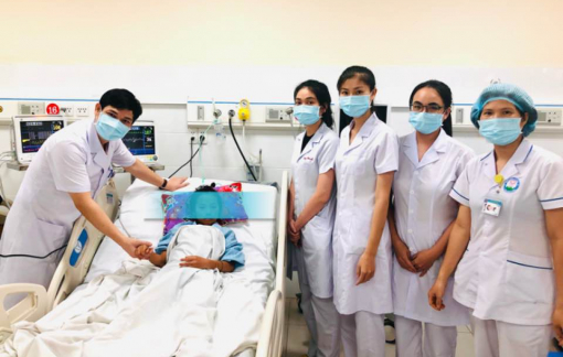 Uống thuốc trừ sâu vì tưởng chai sữa, bé 11 tuổi co giật toàn thân