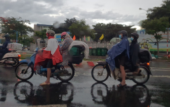 Mưa lớn, CSGT Đà Nẵng đề xuất mở hầm, không để người hồi hương vượt đèo Hải Vân