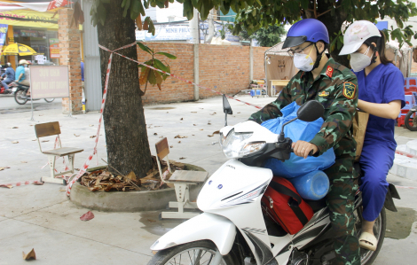 Tổ chăm sóc F0 tại nhà ở xã đông dân nhất Việt Nam