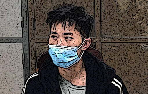 Bé gái bị mẹ bạo hành, người tình của mẹ xâm hại