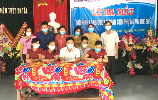 Hàng trăm suất quà và suất ăn cho người già và trẻ nhỏ