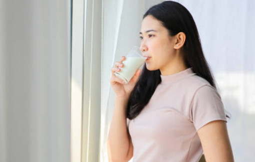 Uống sữa… không dễ!