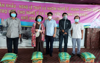 Hơn 200 phần quà tặng nghệ sĩ, công nhân sân khấu khó khăn