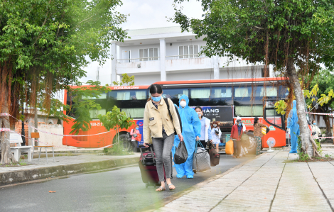 Kiên Giang đón hơn 1.000 người già, thai phụ và trẻ em về quê