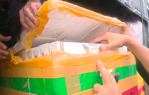 Clip: Xe luồng xanh chở gần 30.000 bao thuốc lá lậu ngụy trang trong thùng xốp bị bắt