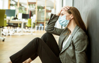 COVID-19 “đẩy” phụ nữ khỏi thị trường lao động