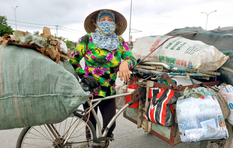 Sống chung an toàn với COVID-19: Những xóm nghề hồi sinh sau giãn cách