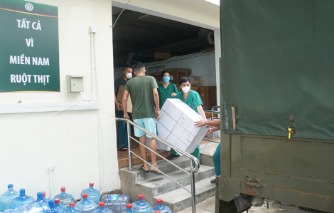 Y, bác sĩ Bệnh viện Bạch Mai thu dọn đồ đạc chuẩn bị "rút quân" khỏi TPHCM