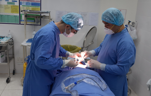 Cô gái trẻ bị hoại tử vùng má do tiêm filler để làm đẹp