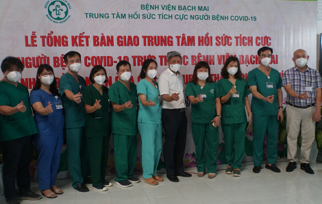 Bệnh viện Bạch Mai thu dọn trang thiết bị, bàn giao Bệnh viện dã chiến số 16 cho TPHCM