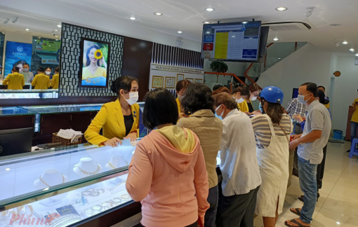 Giá vàng quay đầu giảm mạnh