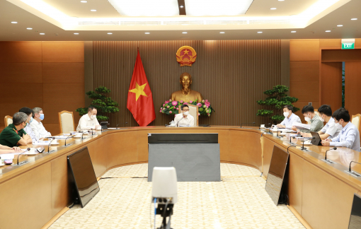 Phó Thủ tướng yêu cầu khẩn trương hướng dẫn tiêm vắc xin cho người dưới 18 tuổi