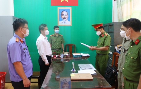 Bắt tạm giam Giám đốc và nguyên Giám đốc Trung tâm giáo dục thường xuyên tỉnh Bình Phước