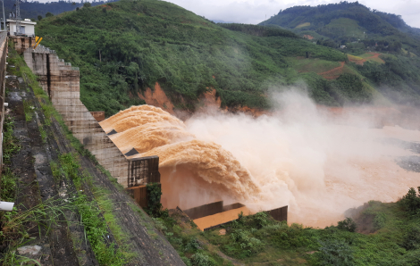 4 thủy điện lớn ở Quảng Nam đồng loạt xả lũ