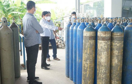 Chính phủ chuyển tiền mua xe xét nghiệm lưu động sang mua vỏ đựng oxy y tế