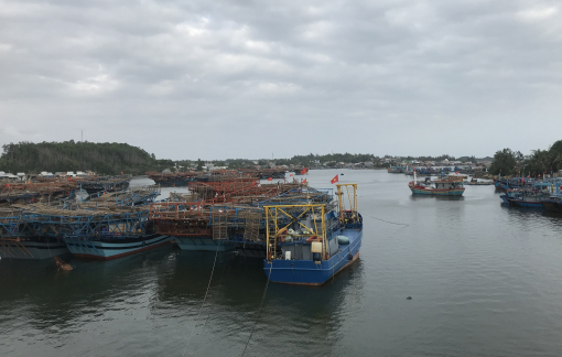 Quảng Ngãi: 6 tàu nỗ lực tìm kiếm 4 ngư dân mất tích