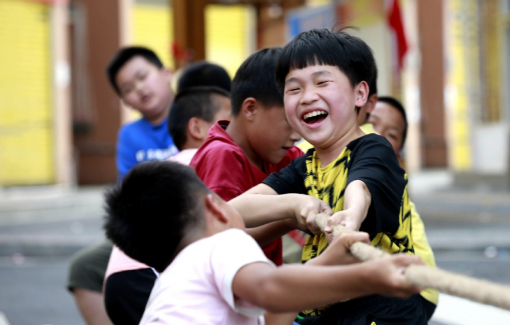 Trung Quốc: Bố mẹ sẽ bị phạt nặng nếu con có hành vi lệch chuẩn