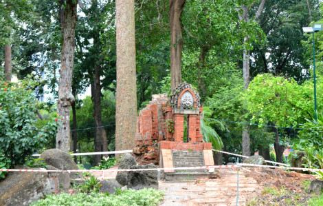 Tháp Chăm ở công viên Tao Đàn bị đổ