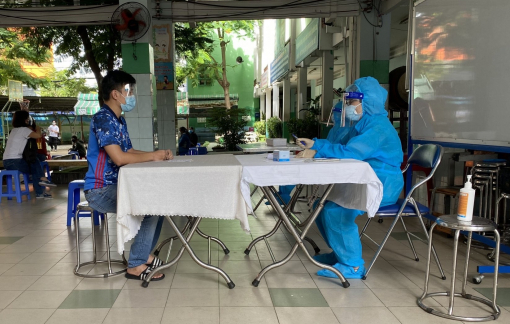 TPHCM tổ chức tiêm vắc xin cho người dân các tỉnh trở lại Thành phố