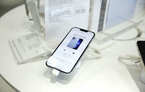 iPhone 13 giảm 2 triệu đồng trong ngày đầu mở bán tại Việt Nam