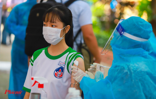 1.500 học sinh đầu tiên ở TPHCM đã được tiêm vắc xin COVID-19