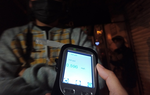 Cô gái xưng “cha làm giám đốc” cự cãi, quậy CSGT tại chốt đo nồng độ cồn