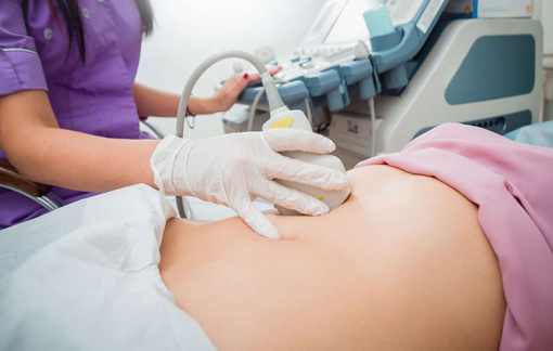 Sợ dịch COVID-19 không đi bệnh viện, người phụ nữ vỡ thai ngoài tử cung suýt tử vong