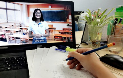 Thu học phí tiếng Anh chưa đúng quy định