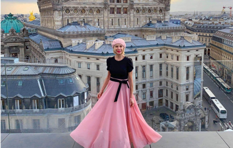 Gu thời trang sành điệu của cụ bà 69 tuổi nổi tiếng thế giới