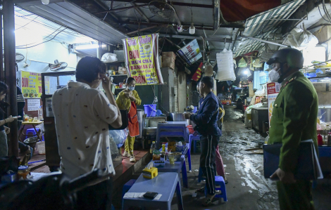 Hà Nội: Nhiều hàng quán vẫn chưa chấp hành quy định đóng cửa trước 21g