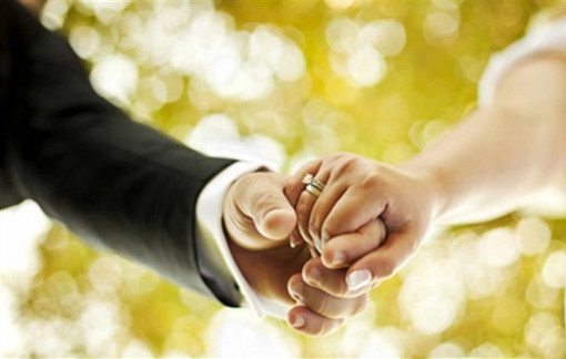 Con đẻ và con nuôi có lấy nhau được không?