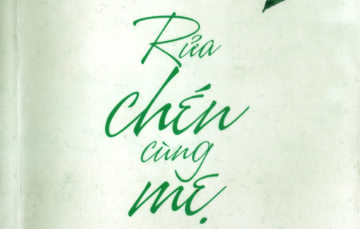 Rửa chén cùng mẹ