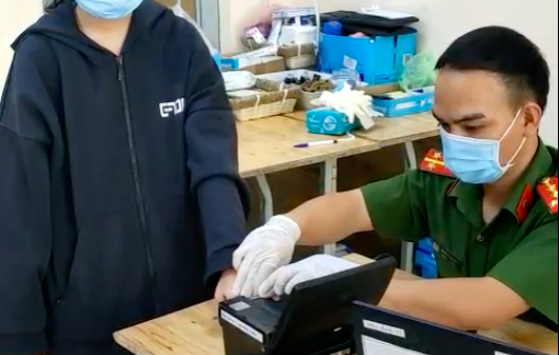 Vì sao người dân chậm nhận thẻ căn cước công dân gắn chip ở Sài Gòn?